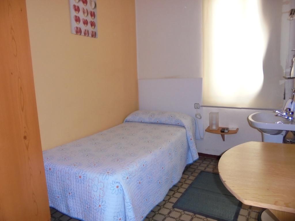 Hostal De Las Heras Badajoz Cameră foto